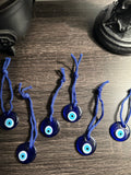 Talisman Nazar Boncuk bleu contre le mauvais œil à suspendre au rétroviseur de voiture ou comme décoration protectrice.