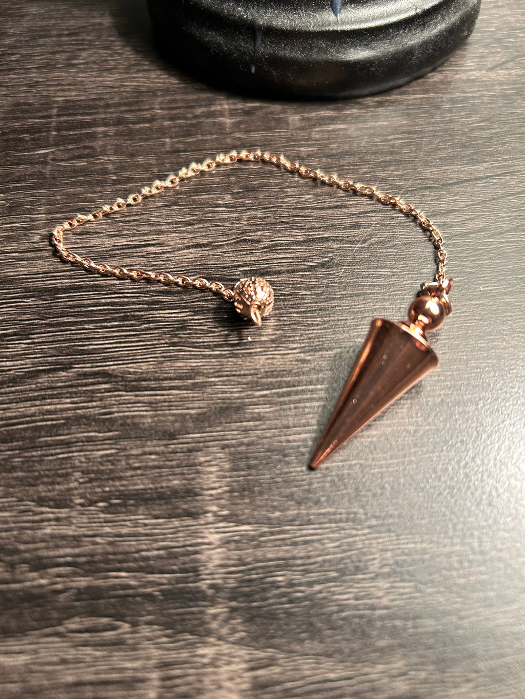 Pendule conique spiralé en cuivre de 4,3 cm avec chaîne de 18 cm pour radiesthésie, Reiki, harmonisation des chakras, méditation et divination.