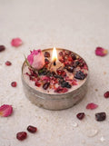 Paquet de 4 bougies rituelles Love Spell chauffe-plats avec herbes, huiles et cristaux pour autel et rituels d’amour.