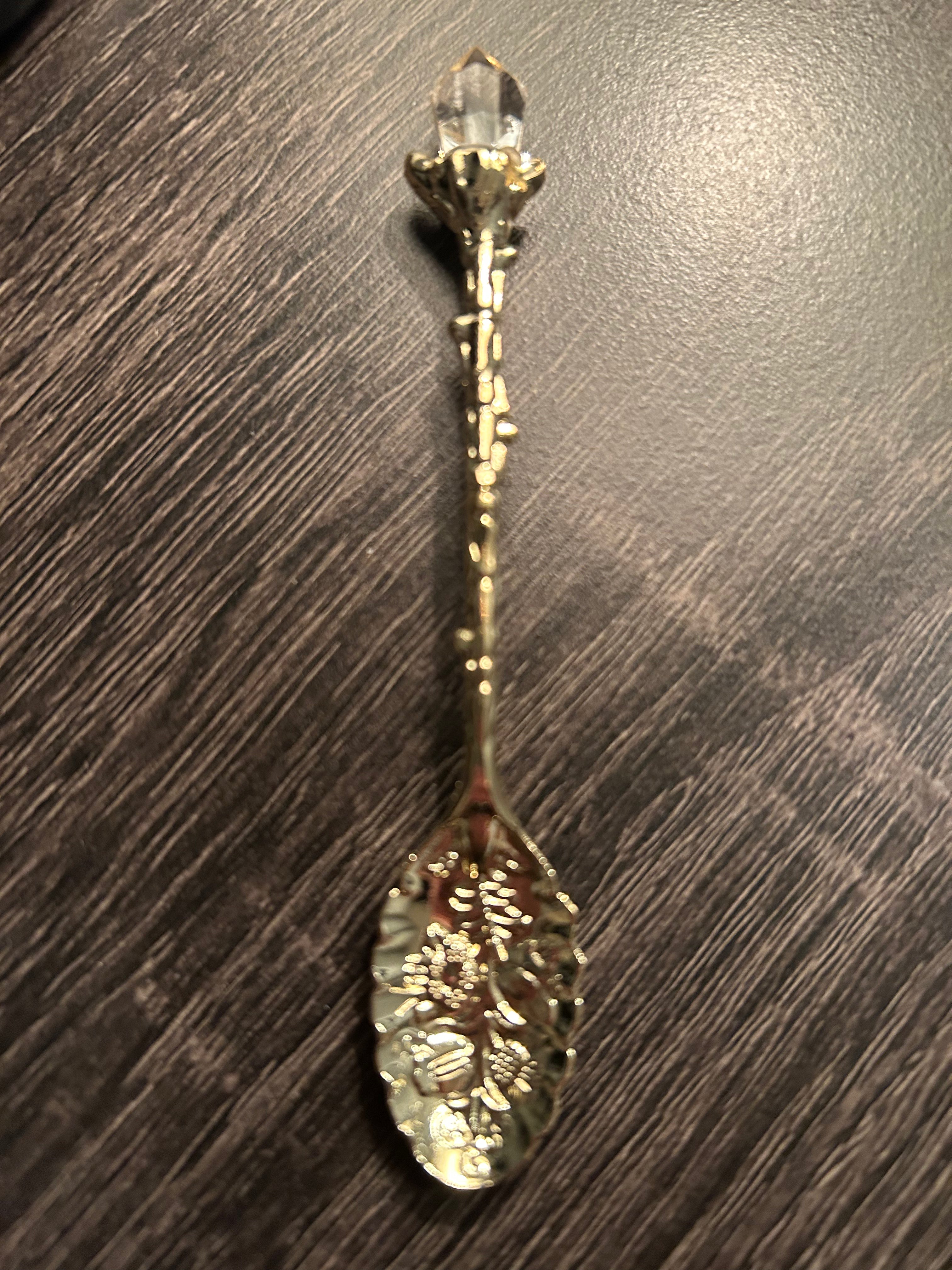 Cuillère vintage sculptée avec cristal – Accessoire pour autel, rituels et sorcellerie - Enchantement et Sortilèges