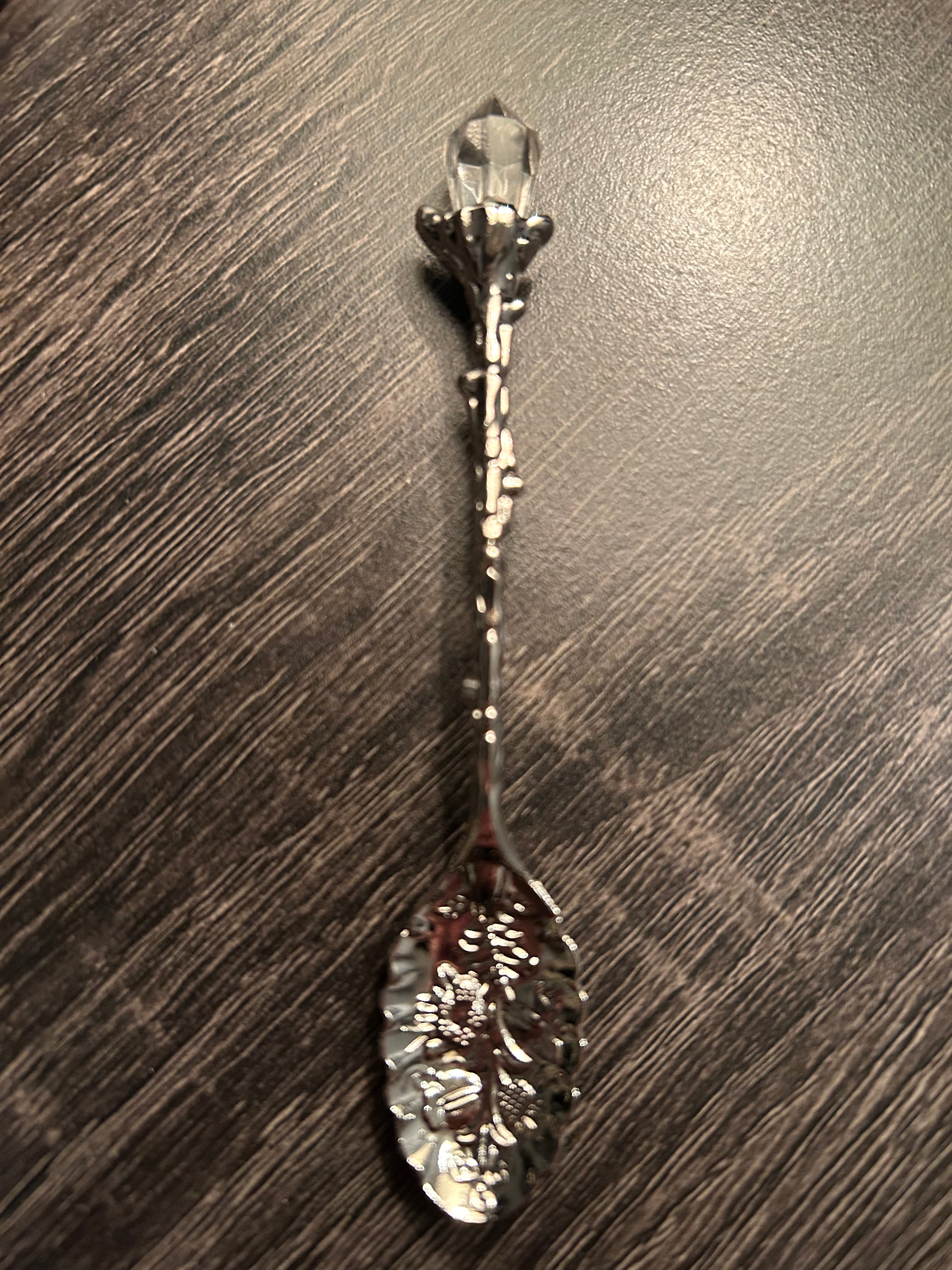 Cuillère vintage sculptée avec cristal – Accessoire pour autel, rituels et sorcellerie - Enchantement et Sortilèges