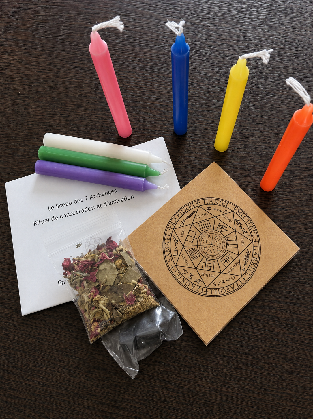 Kit de consécration et d’activation du Sceau des 7 Archanges avec 7 bougies colorées, herbes rituelles, huile rituelle, sceau et instructions.