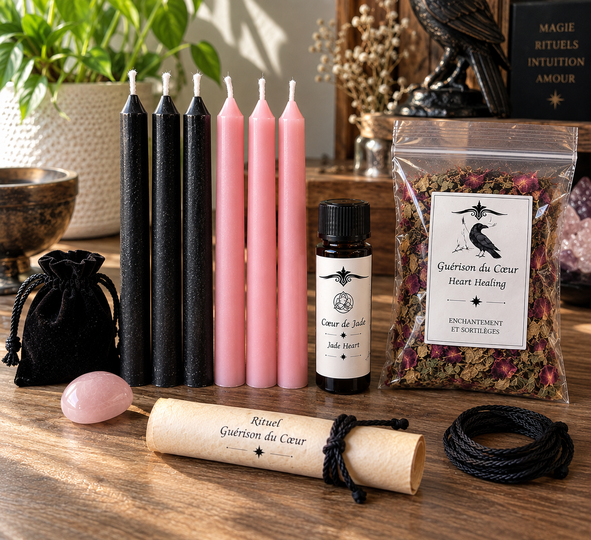 Kit Guérison du Cœur avec 3 bougies noires, 3 bougies roses, quartz rose, huile Cœur de Jade, herbes rituelles, cordon noir et parchemin.