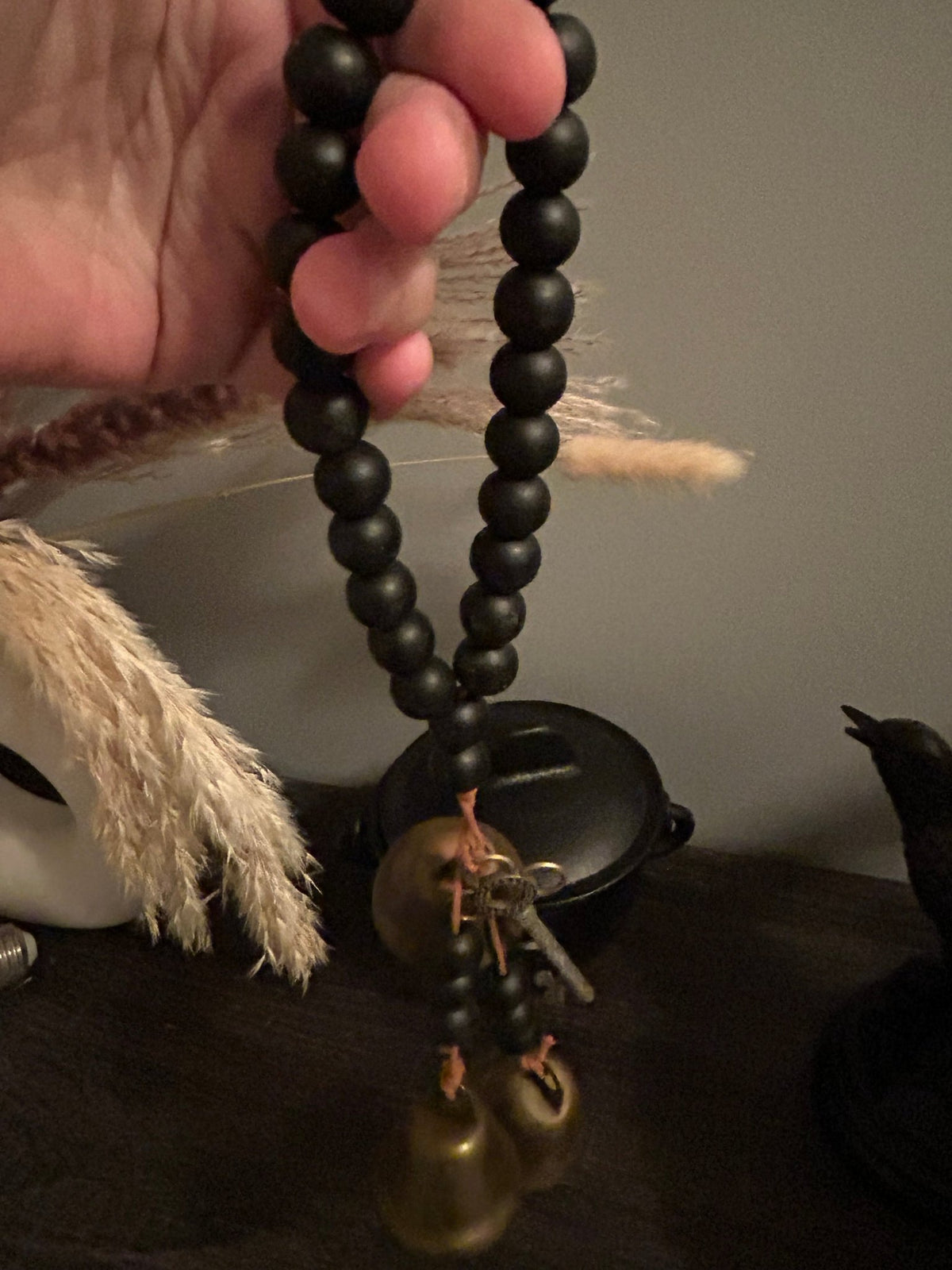 Cloche de Sorcière avec Clés Magiques Anciennes – Protection Spirituelle et Décoration Païenne - Enchantement et Sortilèges