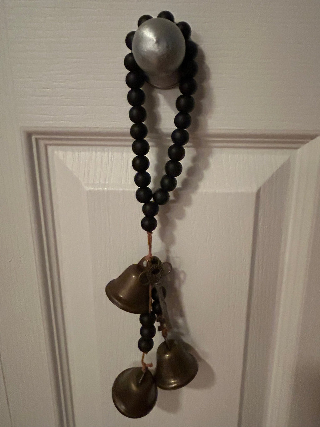 Cloche de Sorcière avec Clés Magiques Anciennes – Protection Spirituelle et Décoration Païenne - Enchantement et Sortilèges
