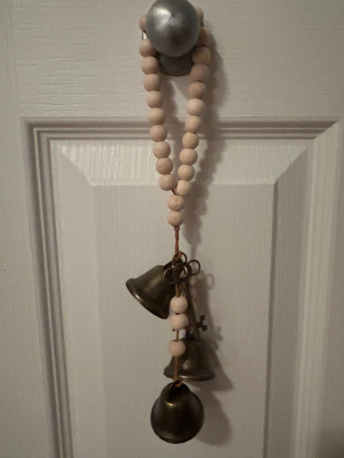 Cloche de Sorcière avec Clés Magiques Anciennes – Protection Spirituelle et Décoration Païenne - Enchantement et Sortilèges
