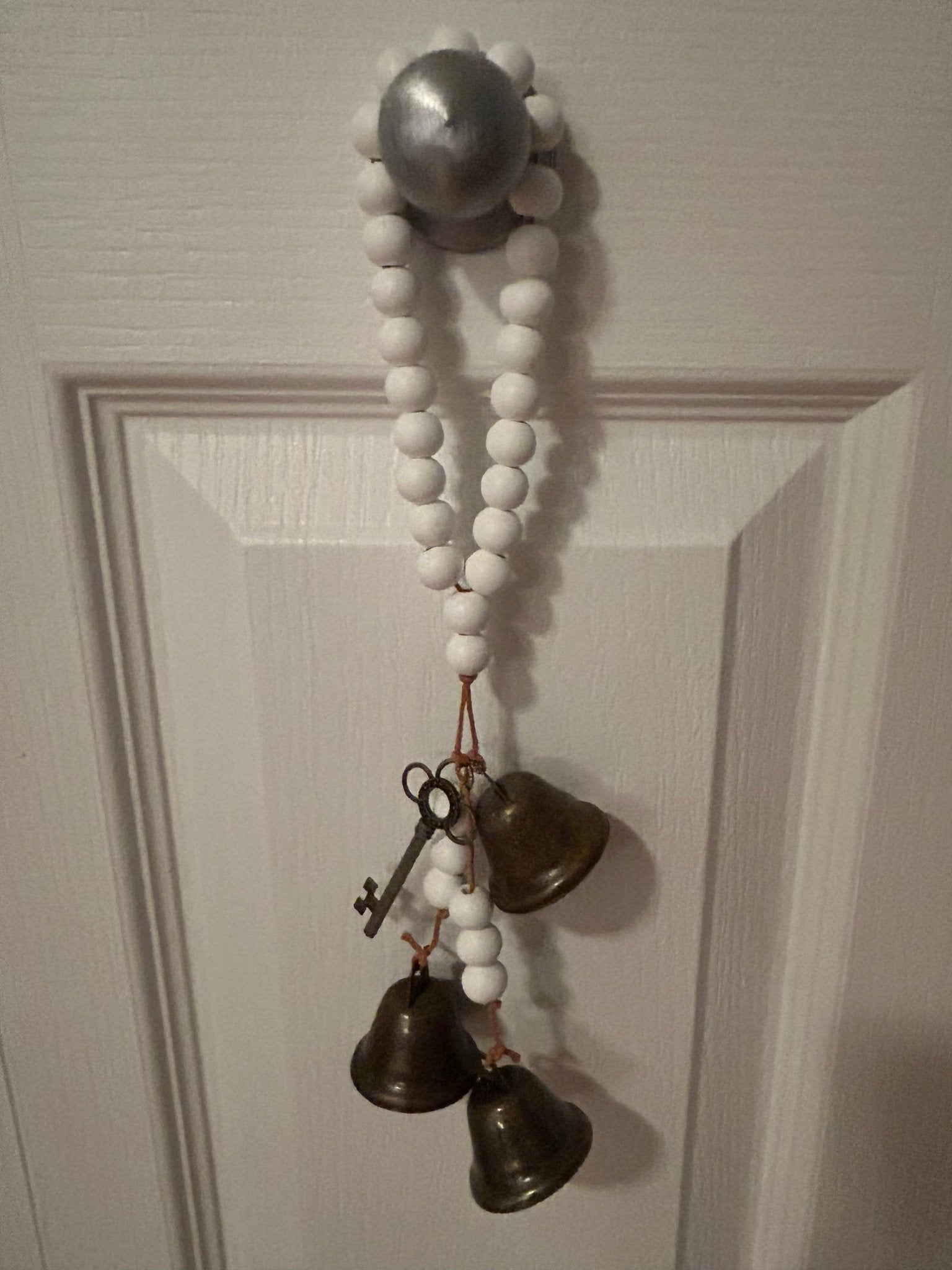 Cloche de Sorcière avec Clés Magiques Anciennes – Protection Spirituelle et Décoration Païenne - Enchantement et Sortilèges