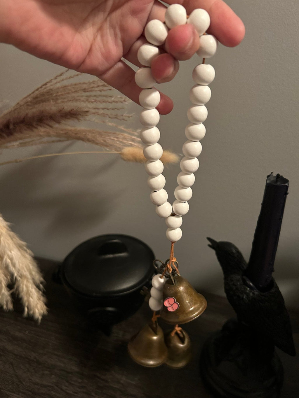 Cloche de Sorcière avec Clés Magiques Anciennes – Protection Spirituelle et Décoration Païenne - Enchantement et Sortilèges