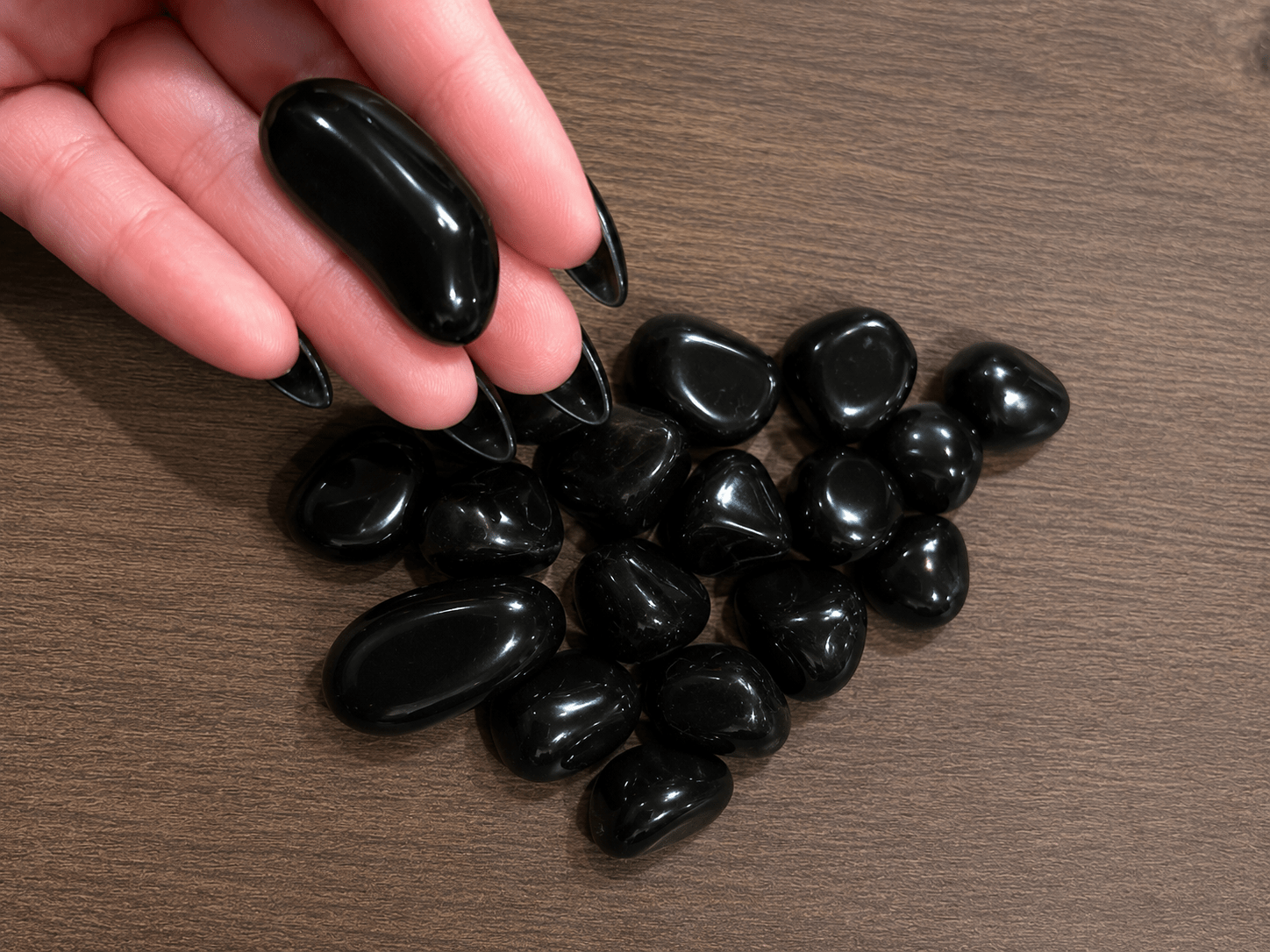 Tourmaline Noire – Protection, Ancrage, Purification, Bouclier Énergétique - Enchantement et Sortilèges